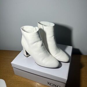 XOXO Women's Kanni White Ankle Bootie Size 8M